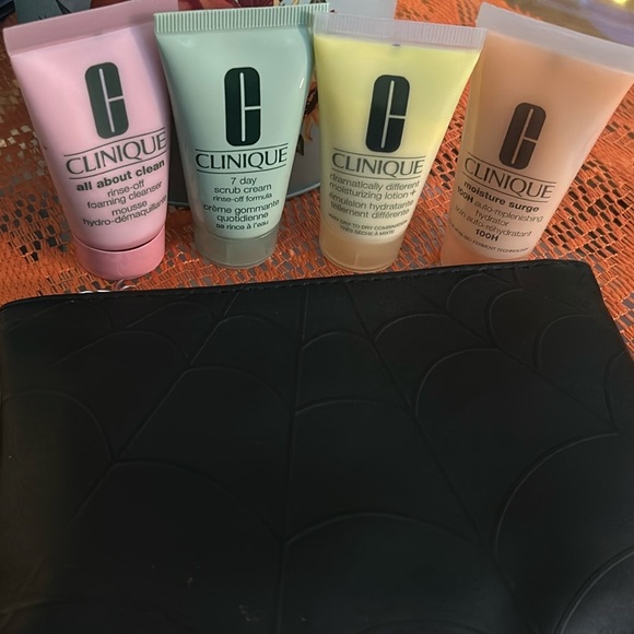 🚨Brand New Clinique face care. 
🆕 Skin Care added to set! - Picture 7 of 7